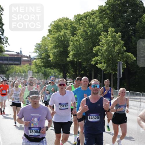 29.06.2025 - hella hamburg halbmarathon Jannik Wohlers http://msf.ph/oto/8204791 29.06.2025 09:48:28 Lombardsbrücke 1042, 1571, 2262, 3547, 4062, 4381, 5003, 5124, 5307, 6993, 7310, 7482, 8002, 8121, 8571, 9643, 10190, 10451, 10738, 11106, 11177, 11423, 12044, 13137, 13372, 13940, 14820, 15161, 15303, 15382, 15744, 16201, 17078, 17612, 18004, 18062, 18259, 18384, 18614, 19004 meine-sportfotos.de
