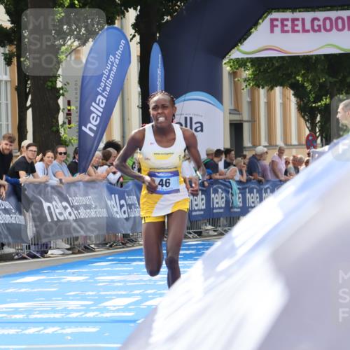 29.06.2025 - hella hamburg halbmarathon Strokosch-Dieckow http://msf.ph/oto/8204799 29.06.2025 10:11:07 Ziel 46 meine-sportfotos.de