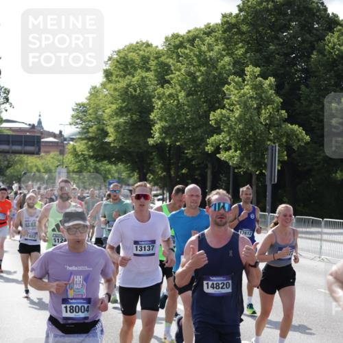 29.06.2025 - hella hamburg halbmarathon Jannik Wohlers http://msf.ph/oto/8204821 29.06.2025 09:48:28 Lombardsbrücke 1042, 1571, 2262, 3547, 4062, 4381, 5003, 5124, 5307, 6993, 7310, 7482, 8002, 8121, 8571, 9643, 10190, 10451, 10738, 11106, 11177, 11423, 12044, 13137, 13372, 13940, 14820, 15161, 15303, 15382, 15744, 16201, 17078, 17612, 18004, 18062, 18259, 18384, 18614, 19004 meine-sportfotos.de