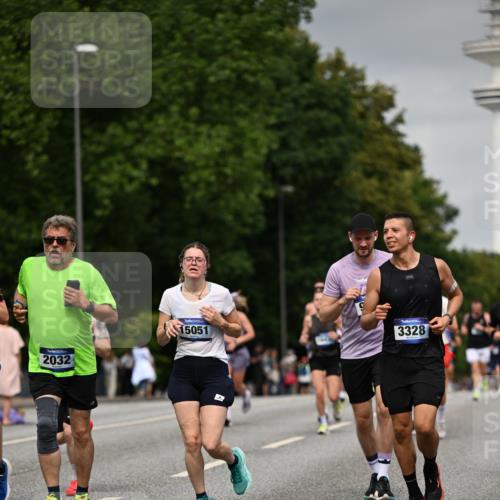 29.06.2025 - hella hamburg halbmarathon Dr. Thomas Lammeyer http://msf.ph/oto/8204831 29.06.2025 10:11:59 Kennedybrücke 1079, 1173, 1427, 1893, 2032, 2136, 3328, 3922, 3929, 4228, 5899, 6196, 7019, 7476, 7760, 9338 meine-sportfotos.de