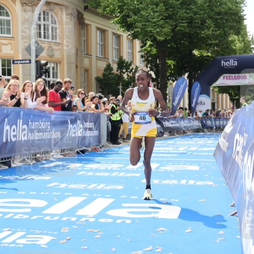 29.06.2025 - hella hamburg halbmarathon Strokosch-Dieckow http://msf.ph/oto/8204839 29.06.2025 10:11:09 Ziel 46 meine-sportfotos.de