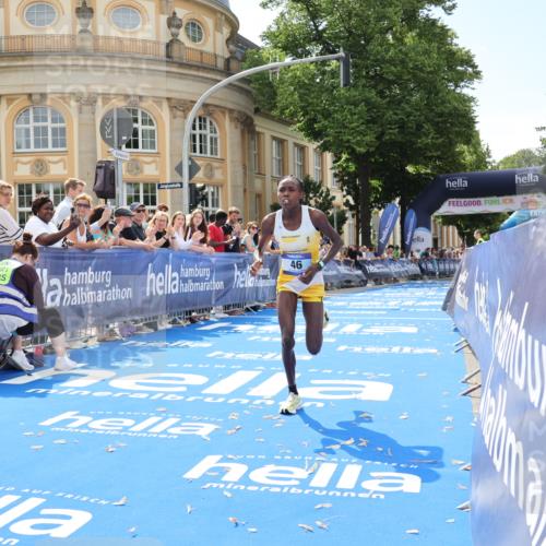 29.06.2025 - hella hamburg halbmarathon Strokosch-Dieckow http://msf.ph/oto/8204853 29.06.2025 10:11:09 Ziel 46 meine-sportfotos.de