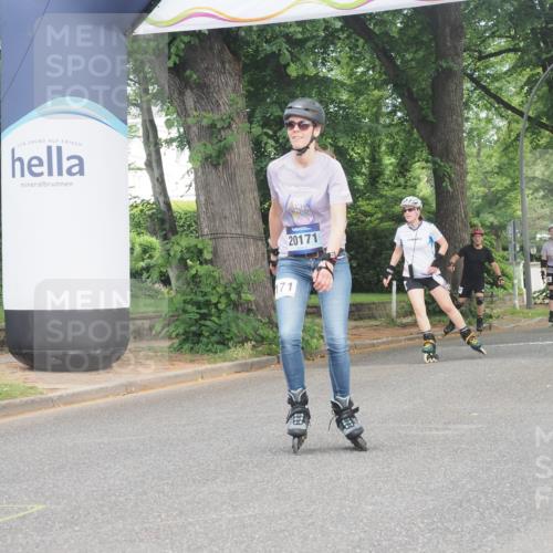 29.06.2025 - hella hamburg halbmarathon KatJ http://msf.ph/oto/8204858 29.06.2025 09:32:02 Zwischen KM18-KM19  meine-sportfotos.de