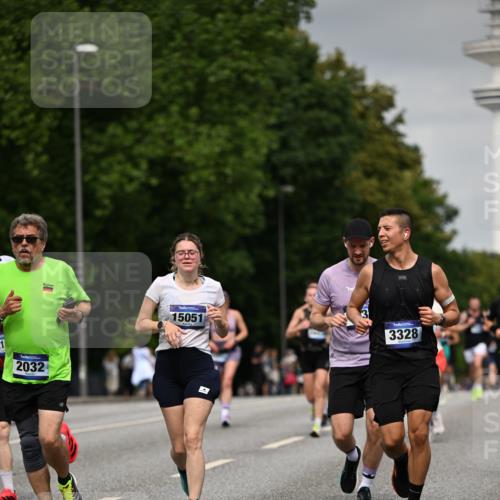 29.06.2025 - hella hamburg halbmarathon Dr. Thomas Lammeyer http://msf.ph/oto/8204860 29.06.2025 10:11:59 Kennedybrücke 1079, 1173, 1427, 1893, 2032, 2136, 3328, 3922, 3929, 4228, 5899, 6196, 7019, 7476, 7760, 9338 meine-sportfotos.de