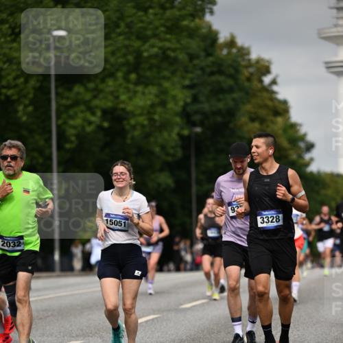 29.06.2025 - hella hamburg halbmarathon Dr. Thomas Lammeyer http://msf.ph/oto/8204874 29.06.2025 10:11:59 Kennedybrücke 1079, 1173, 1427, 1893, 2032, 2136, 3328, 3922, 3929, 4228, 5899, 6196, 7019, 7476, 7760, 9338 meine-sportfotos.de