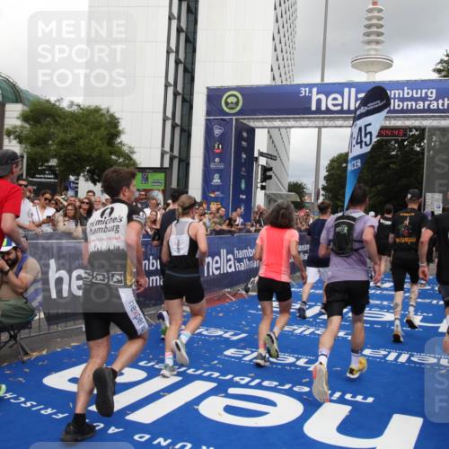 29.06.2025 - hella hamburg halbmarathon Michael Strokosch http://msf.ph/oto/8204881 29.06.2025 10:44:42 Ziel 1468, 1782, 2365, 2402, 3305, 4991, 5476, 6490, 6495, 7710, 10669, 12711, 14351, 14798, 14816, 15862, 16224, 18107, 18437, 18464, 18539, 18560, 18868, 19206 meine-sportfotos.de