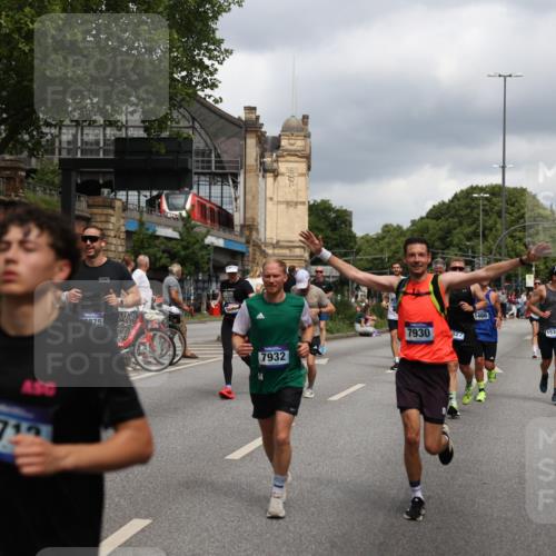 29.06.2025 - hella hamburg halbmarathon Yannick Fuchs http://msf.ph/oto/8204893 29.06.2025 10:44:51 20KM 1461, 1466, 1750, 1817, 2207, 2880, 3654, 4077, 4346, 4816, 5018, 5115, 6027, 6662, 6712, 6795, 7052, 7134, 7397, 7583, 7930, 7932, 8117, 8205, 8572, 8704, 8819, 9057, 11214, 11356, 12016, 12949, 13008, 13687, 13701, 13808, 13875, 14034, 14125, 14626, 15362, 15395, 15720, 16285, 16291, 17129, 17179, 17221, 17384, 18006, 18182, 18394, 18413, 18489 meine-sportfotos.de
