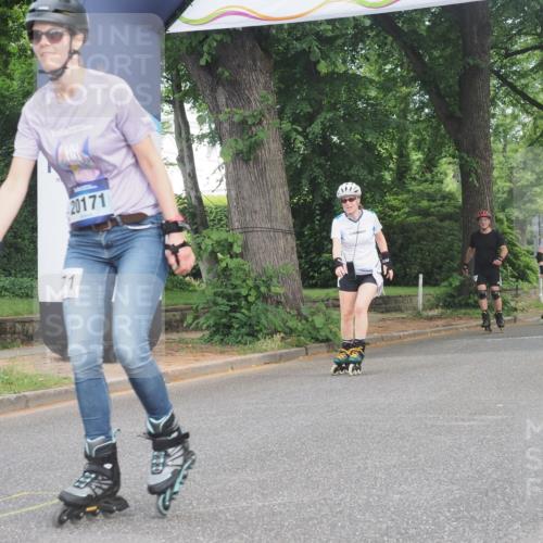 29.06.2025 - hella hamburg halbmarathon KatJ http://msf.ph/oto/8204897 29.06.2025 09:32:02 Zwischen KM18-KM19  meine-sportfotos.de