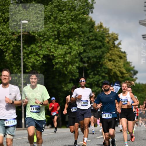 29.06.2025 - hella hamburg halbmarathon Dr. Thomas Lammeyer http://msf.ph/oto/8204974 29.06.2025 09:48:27 Kennedybrücke 1758, 2746, 3043, 4050, 5070, 5269, 5328, 5746, 5826, 6619, 6781, 7272, 7723, 8209, 8883, 9137, 9381, 10171, 10486, 11169, 11413 meine-sportfotos.de