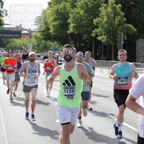 29.06.2025 - hella hamburg halbmarathon Jannik Wohlers http://msf.ph/oto/8204988 29.06.2025 09:48:29 Lombardsbrücke 1042, 1571, 1600, 2262, 3547, 4062, 4381, 5003, 5124, 5307, 6993, 7310, 7482, 8002, 8121, 8571, 9643, 10190, 10451, 10738, 11106, 11177, 11423, 12044, 12739, 13137, 13372, 13940, 14820, 15161, 15303, 15382, 15744, 16201, 17078, 17612, 18004, 18062, 18259, 18614, 19004 meine-sportfotos.de