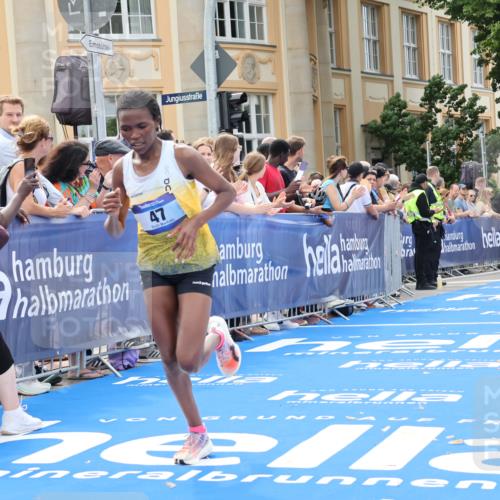29.06.2025 - hella hamburg halbmarathon Strokosch-Dieckow http://msf.ph/oto/8205026 29.06.2025 10:12:21 Ziel 39, 47 meine-sportfotos.de