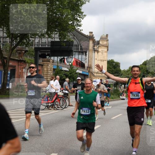 29.06.2025 - hella hamburg halbmarathon Yannick Fuchs http://msf.ph/oto/8205074 29.06.2025 10:44:51 20KM 1461, 1466, 1750, 1817, 2207, 2880, 3654, 4077, 4346, 4816, 5018, 5115, 6027, 6662, 6712, 6795, 7052, 7134, 7397, 7583, 7930, 7932, 8117, 8205, 8572, 8704, 8819, 9057, 11214, 11356, 12016, 12949, 13008, 13687, 13701, 13808, 13875, 14034, 14125, 14626, 15362, 15395, 15720, 16285, 16291, 17129, 17179, 17221, 17384, 18006, 18182, 18394, 18413, 18489 meine-sportfotos.de