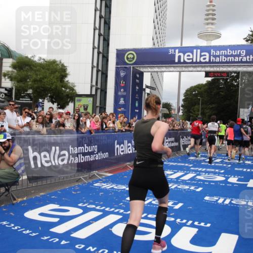 29.06.2025 - hella hamburg halbmarathon Michael Strokosch http://msf.ph/oto/8205090 29.06.2025 10:44:45 Ziel 1782, 4270, 4991, 6490, 10669, 12711, 14351, 14798, 14816, 15185, 15233, 16224, 17251, 18107, 18437, 18464, 18560, 18868, 19206 meine-sportfotos.de