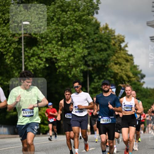 29.06.2025 - hella hamburg halbmarathon Dr. Thomas Lammeyer http://msf.ph/oto/8205129 29.06.2025 09:48:27 Kennedybrücke 1758, 2746, 3043, 4050, 5070, 5269, 5328, 5746, 5826, 6619, 6781, 7272, 7723, 8209, 8883, 9137, 9381, 10171, 10486, 11169, 11413 meine-sportfotos.de
