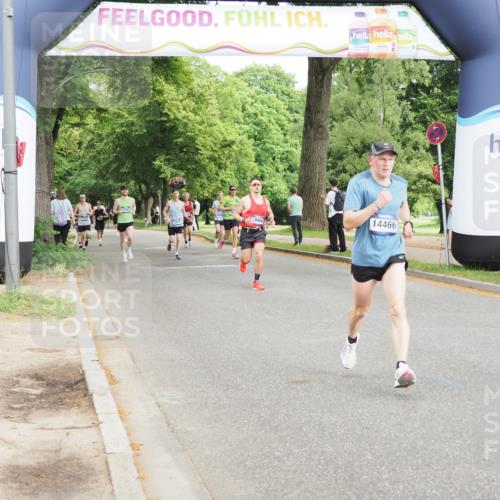 29.06.2025 - hella hamburg halbmarathon MichiJ http://msf.ph/oto/8205138 29.06.2025 10:22:20 Zwischen KM18-KM19 12595, 14466, 14784, 18854 meine-sportfotos.de