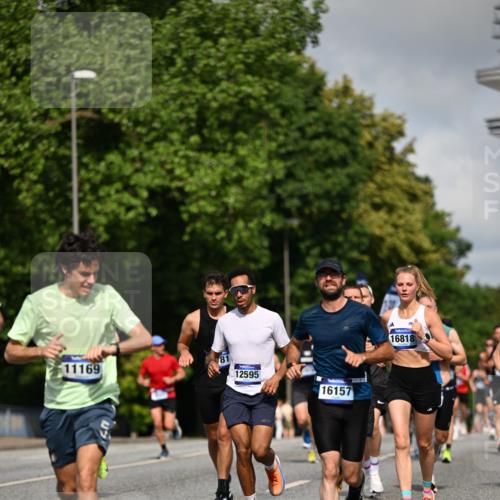 29.06.2025 - hella hamburg halbmarathon Dr. Thomas Lammeyer http://msf.ph/oto/8205156 29.06.2025 09:48:27 Kennedybrücke 1758, 2746, 3043, 4050, 5070, 5269, 5328, 5746, 5826, 6619, 6781, 7272, 7723, 8209, 8883, 9137, 9381, 10171, 10486, 11169, 11413 meine-sportfotos.de