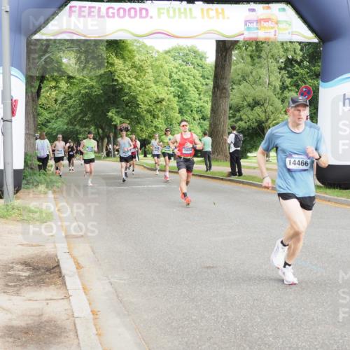 29.06.2025 - hella hamburg halbmarathon MichiJ http://msf.ph/oto/8205159 29.06.2025 10:22:20 Zwischen KM18-KM19 12595, 14466, 14784, 18854 meine-sportfotos.de