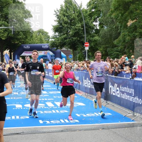 29.06.2025 - hella hamburg halbmarathon Zöllner http://msf.ph/oto/8205162 29.06.2025 10:48:26 Ziel 1537, 3747, 5129, 5362, 5528, 6081, 6923, 7367, 8216, 9262, 9770, 11467, 12549, 12840, 15735, 17745, 17855, 17982, 18790, 18923 meine-sportfotos.de