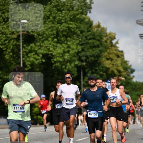 29.06.2025 - hella hamburg halbmarathon Dr. Thomas Lammeyer http://msf.ph/oto/8205186 29.06.2025 09:48:27 Kennedybrücke 1758, 2746, 3043, 4050, 5070, 5269, 5328, 5746, 5826, 6619, 6781, 7272, 7723, 8209, 8883, 9137, 9381, 10171, 10486, 11169, 11413 meine-sportfotos.de