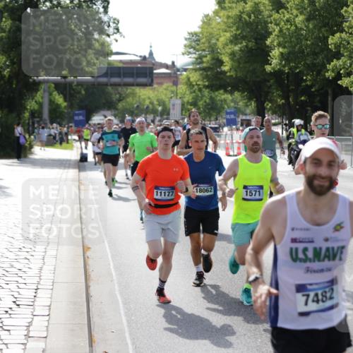 29.06.2025 - hella hamburg halbmarathon Jannik Wohlers http://msf.ph/oto/8205312 29.06.2025 09:48:31 Lombardsbrücke 1042, 1571, 1600, 2262, 2797, 3547, 4062, 4381, 5003, 5124, 5307, 6047, 6993, 7310, 7482, 7743, 8002, 8121, 9640, 9643, 10190, 10451, 10738, 11106, 11177, 11423, 12044, 12091, 12739, 13137, 13372, 13755, 13940, 14820, 15161, 15382, 15744, 17078, 17612, 18004, 18062, 18614, 19004 meine-sportfotos.de