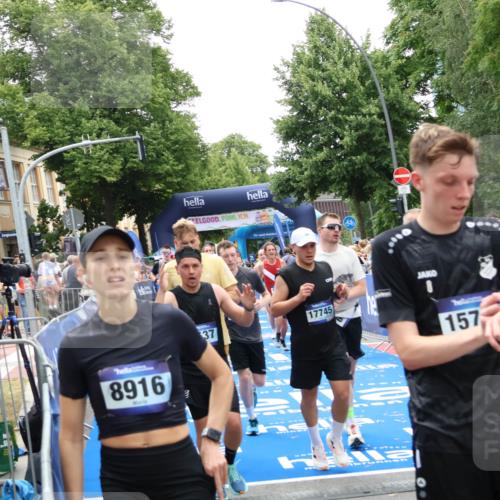 29.06.2025 - hella hamburg halbmarathon Zöllner http://msf.ph/oto/8205375 29.06.2025 10:48:30 Ziel 1537, 3747, 5129, 5362, 5528, 6081, 6923, 8216, 9262, 10860, 11451, 12149, 12549, 12690, 12840, 13962, 14033, 14990, 15808, 17395, 17745, 17855, 18251, 18790, 18923 meine-sportfotos.de