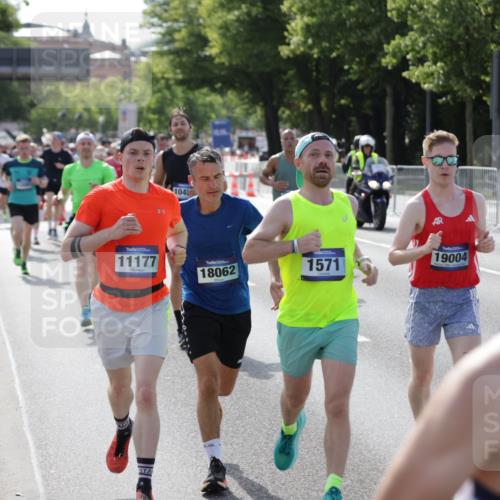 29.06.2025 - hella hamburg halbmarathon Jannik Wohlers http://msf.ph/oto/8205384 29.06.2025 09:48:32 Lombardsbrücke 1042, 1571, 1600, 2262, 2797, 3547, 4062, 4381, 5003, 5124, 5307, 6037, 6047, 7310, 7482, 7743, 8002, 8121, 9640, 9643, 10190, 10451, 10738, 10877, 11106, 11177, 11423, 12044, 12091, 12168, 12739, 13137, 13372, 13755, 14820, 15161, 15382, 15744, 17078, 17612, 17723, 18004, 18062, 18614, 19004 meine-sportfotos.de