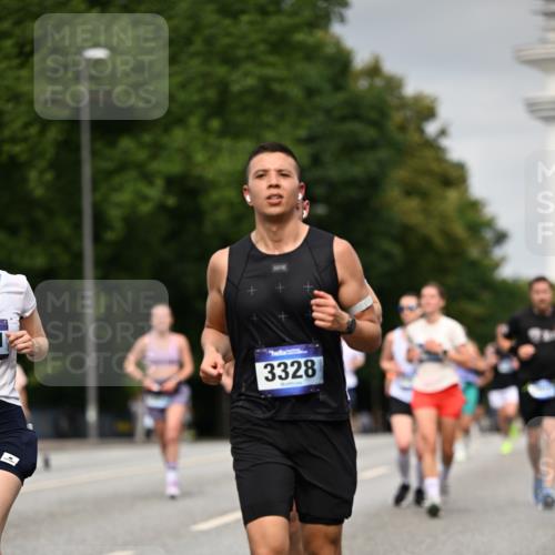 29.06.2025 - hella hamburg halbmarathon Dr. Thomas Lammeyer http://msf.ph/oto/8205385 29.06.2025 10:12:01 Kennedybrücke 1079, 1173, 1427, 1893, 2032, 2136, 3328, 3922, 3929, 4228, 5899, 6100, 6196, 7019, 7476, 7760, 9338 meine-sportfotos.de