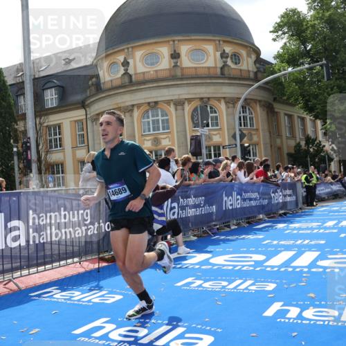 29.06.2025 - hella hamburg halbmarathon Strokosch-Dieckow http://msf.ph/oto/8205403 29.06.2025 10:13:59 Ziel 31, 42, 14689 meine-sportfotos.de