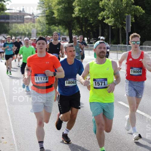 29.06.2025 - hella hamburg halbmarathon Jannik Wohlers http://msf.ph/oto/8205424 29.06.2025 09:48:32 Lombardsbrücke 1042, 1571, 1600, 2262, 2797, 3547, 4062, 4381, 5003, 5124, 5307, 6037, 6047, 7310, 7482, 7743, 8002, 8121, 9640, 9643, 10190, 10451, 10738, 10877, 11106, 11177, 11423, 12044, 12091, 12168, 12739, 13137, 13372, 13755, 14820, 15161, 15382, 15744, 17078, 17612, 17723, 18004, 18062, 18614, 19004 meine-sportfotos.de