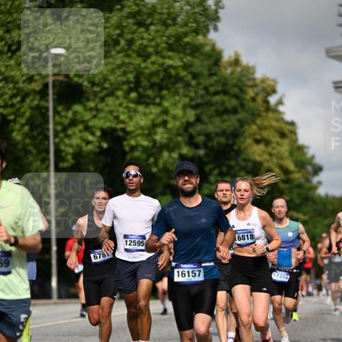 29.06.2025 - hella hamburg halbmarathon Dr. Thomas Lammeyer http://msf.ph/oto/8205459 29.06.2025 09:48:28 Kennedybrücke 1758, 1990, 2746, 3043, 4050, 5070, 5269, 5328, 5746, 5826, 6619, 6781, 7272, 7723, 8209, 8883, 9137, 9381, 10171, 10486, 11169, 11413 meine-sportfotos.de