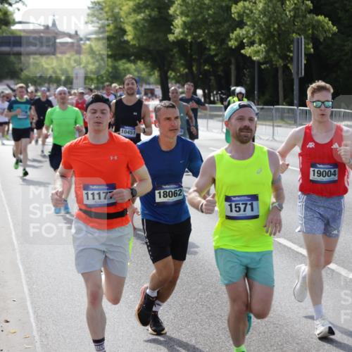 29.06.2025 - hella hamburg halbmarathon Jannik Wohlers http://msf.ph/oto/8205461 29.06.2025 09:48:32 Lombardsbrücke 1042, 1571, 1600, 2262, 2797, 3547, 4062, 4381, 5003, 5124, 5307, 6037, 6047, 7310, 7482, 7743, 8002, 8121, 9640, 9643, 10190, 10451, 10738, 10877, 11106, 11177, 11423, 12044, 12091, 12168, 12739, 13137, 13372, 13755, 14820, 15161, 15382, 15744, 17078, 17612, 17723, 18004, 18062, 18614, 19004 meine-sportfotos.de