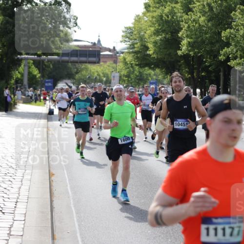 29.06.2025 - hella hamburg halbmarathon Jannik Wohlers http://msf.ph/oto/8205494 29.06.2025 09:48:33 Lombardsbrücke 1042, 1571, 1600, 2262, 2797, 4062, 4381, 5003, 5124, 6037, 6047, 7310, 7482, 7743, 8002, 8121, 9640, 9643, 10190, 10451, 10738, 10877, 11106, 11177, 11423, 12091, 12168, 12739, 13137, 13372, 13755, 14603, 14820, 15161, 15382, 15744, 17078, 17612, 17723, 17916, 18004, 18062, 18614, 19004 meine-sportfotos.de