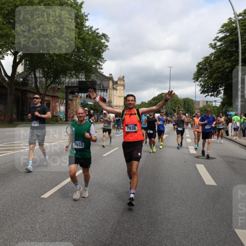 29.06.2025 - hella hamburg halbmarathon Yannick Fuchs http://msf.ph/oto/8205501 29.06.2025 10:44:52 20KM 1461, 1466, 1750, 1817, 2207, 2880, 3654, 4077, 4346, 4816, 5018, 5115, 6027, 6662, 6712, 6795, 7052, 7134, 7397, 7583, 7930, 7932, 8117, 8205, 8572, 8704, 8819, 9057, 11214, 11422, 12016, 12949, 13008, 13687, 13701, 13808, 13875, 14034, 14125, 14626, 15362, 15395, 15720, 16285, 16291, 17129, 17179, 17221, 17384, 18006, 18182, 18394, 18413, 18489 meine-sportfotos.de