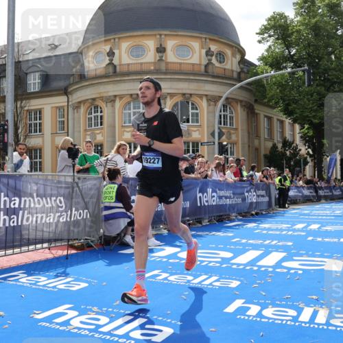 29.06.2025 - hella hamburg halbmarathon Strokosch-Dieckow http://msf.ph/oto/8205527 29.06.2025 10:14:31 Ziel 19227 meine-sportfotos.de