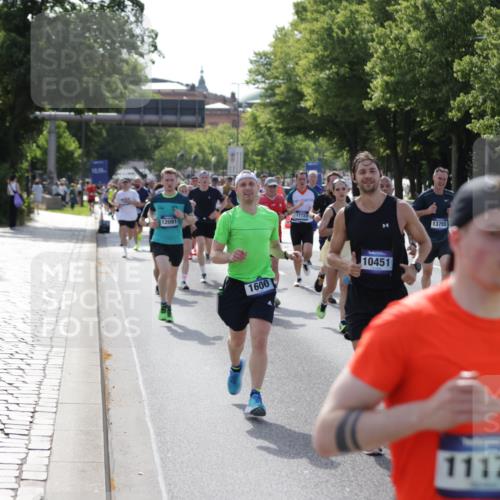 29.06.2025 - hella hamburg halbmarathon Jannik Wohlers http://msf.ph/oto/8205534 29.06.2025 09:48:33 Lombardsbrücke 1042, 1571, 1600, 2262, 2797, 4062, 4381, 5003, 5124, 6037, 6047, 7310, 7482, 7743, 8002, 8121, 9640, 9643, 10190, 10451, 10738, 10877, 11106, 11177, 11423, 12091, 12168, 12739, 13137, 13372, 13755, 14603, 14820, 15161, 15382, 15744, 17078, 17612, 17723, 17916, 18004, 18062, 18614, 19004 meine-sportfotos.de