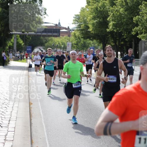 29.06.2025 - hella hamburg halbmarathon Jannik Wohlers http://msf.ph/oto/8205573 29.06.2025 09:48:33 Lombardsbrücke 1042, 1571, 1600, 2262, 2797, 4062, 4381, 5003, 5124, 6037, 6047, 7310, 7482, 7743, 8002, 8121, 9640, 9643, 10190, 10451, 10738, 10877, 11106, 11177, 11423, 12091, 12168, 12739, 13137, 13372, 13755, 14603, 14820, 15161, 15382, 15744, 17078, 17612, 17723, 17916, 18004, 18062, 18614, 19004 meine-sportfotos.de