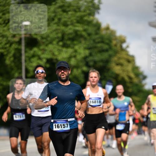 29.06.2025 - hella hamburg halbmarathon Dr. Thomas Lammeyer http://msf.ph/oto/8205624 29.06.2025 09:48:29 Kennedybrücke 1758, 1990, 2746, 3043, 4050, 5070, 5269, 5328, 5746, 5826, 6619, 6781, 7272, 7723, 8209, 8883, 9137, 9381, 9634, 10171, 10486, 11169, 11413 meine-sportfotos.de