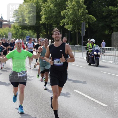 29.06.2025 - hella hamburg halbmarathon Jannik Wohlers http://msf.ph/oto/8205642 29.06.2025 09:48:34 Lombardsbrücke 1042, 1571, 1600, 2797, 4062, 4381, 5003, 5124, 6037, 6047, 7310, 7482, 7743, 8002, 8121, 9640, 9643, 10190, 10451, 10738, 10877, 11106, 11177, 11423, 12091, 12168, 12739, 13064, 13137, 13372, 13755, 14075, 14603, 14820, 15161, 15382, 15744, 17078, 17612, 17723, 17916, 18004, 18062, 18614, 19004 meine-sportfotos.de