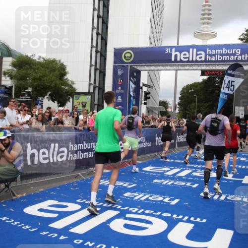 29.06.2025 - hella hamburg halbmarathon Michael Strokosch http://msf.ph/oto/8205646 29.06.2025 10:44:54 Ziel 1941, 2098, 2970, 3004, 3098, 3785, 4270, 4425, 4915, 7056, 7167, 7325, 9720, 12161, 16834, 17406, 18631, 19207, 19210 meine-sportfotos.de