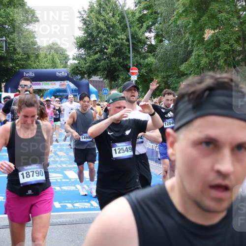 29.06.2025 - hella hamburg halbmarathon Zöllner http://msf.ph/oto/8205669 29.06.2025 10:48:35 Ziel 1163, 1176, 2213, 5421, 10000, 10860, 11451, 11579, 12149, 12690, 12840, 13962, 14033, 14990, 15573, 15808, 15917, 17395, 17855, 18251, 18815 meine-sportfotos.de