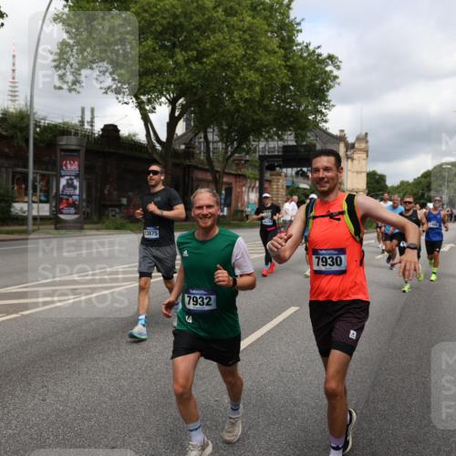 29.06.2025 - hella hamburg halbmarathon Yannick Fuchs http://msf.ph/oto/8205693 29.06.2025 10:44:53 20KM 1461, 1466, 1750, 1817, 2207, 2540, 2880, 3654, 4077, 4346, 4816, 5018, 5115, 6027, 6662, 6712, 6795, 7052, 7134, 7369, 7397, 7583, 7930, 7932, 8117, 8205, 8572, 8704, 8819, 9057, 11214, 11422, 12016, 12949, 13008, 13687, 13701, 13808, 13875, 14034, 14125, 14626, 15362, 15395, 15720, 16285, 16291, 17129, 17179, 17221, 17384, 18006, 18182, 18394, 18413, 18489 meine-sportfotos.de