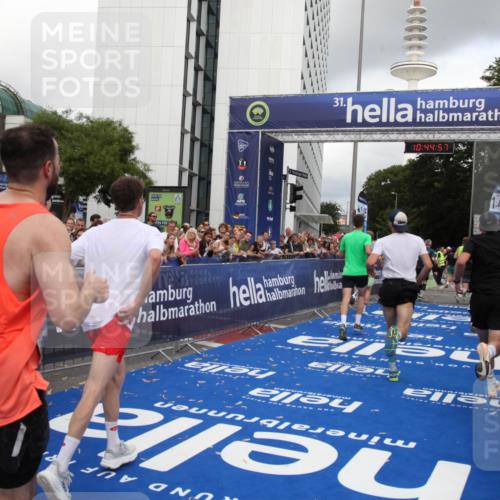 29.06.2025 - hella hamburg halbmarathon Michael Strokosch http://msf.ph/oto/8205721 29.06.2025 10:44:56 Ziel 1941, 2098, 2890, 3004, 3098, 3785, 4425, 4915, 7056, 7167, 7325, 9030, 9720, 12161, 16834, 17382, 17406, 18631, 19207, 19210 meine-sportfotos.de