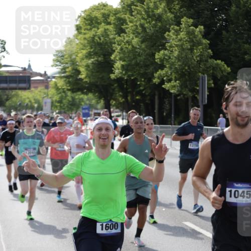 29.06.2025 - hella hamburg halbmarathon Jannik Wohlers http://msf.ph/oto/8205723 29.06.2025 09:48:34 Lombardsbrücke 1042, 1571, 1600, 2797, 4062, 4381, 5003, 5124, 6037, 6047, 7310, 7482, 7743, 8002, 8121, 9640, 9643, 10190, 10451, 10738, 10877, 11106, 11177, 11423, 12091, 12168, 12739, 13064, 13137, 13372, 13755, 14075, 14603, 14820, 15161, 15382, 15744, 17078, 17612, 17723, 17916, 18004, 18062, 18614, 19004 meine-sportfotos.de