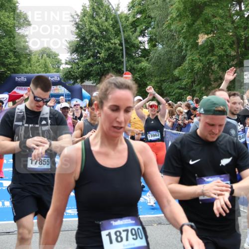 29.06.2025 - hella hamburg halbmarathon Zöllner http://msf.ph/oto/8205743 29.06.2025 10:48:36 Ziel 1163, 1176, 2213, 5421, 10000, 10860, 11451, 11579, 12149, 12690, 13962, 14033, 14990, 15573, 15808, 15917, 17395, 18251, 18815 meine-sportfotos.de