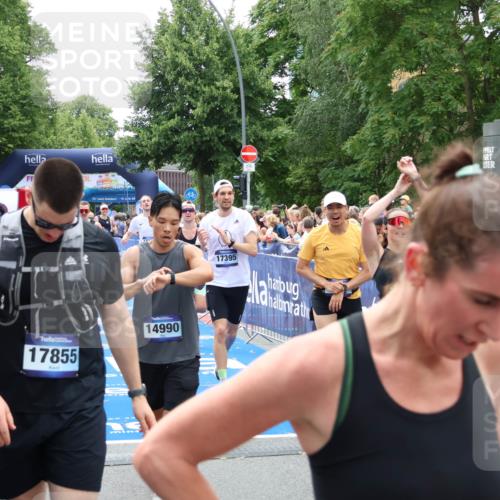 29.06.2025 - hella hamburg halbmarathon Zöllner http://msf.ph/oto/8205759 29.06.2025 10:48:37 Ziel 1163, 1176, 2213, 4553, 5421, 9538, 10000, 10859, 10860, 11579, 12149, 12690, 13962, 14033, 15573, 15808, 15917, 17395, 18251, 18815 meine-sportfotos.de