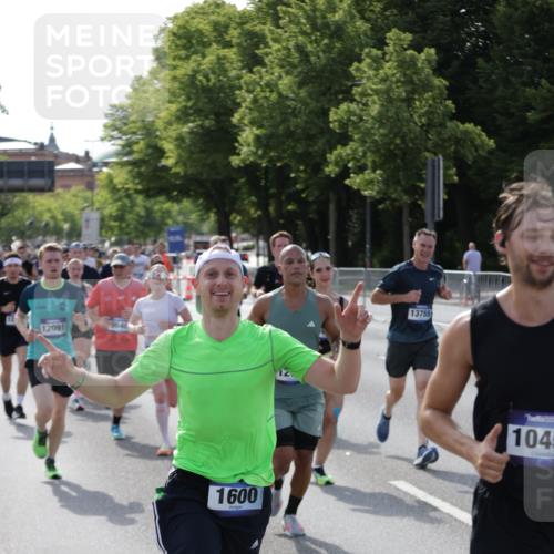 29.06.2025 - hella hamburg halbmarathon Jannik Wohlers http://msf.ph/oto/8205772 29.06.2025 09:48:34 Lombardsbrücke 1042, 1571, 1600, 2797, 4062, 4381, 5003, 5124, 6037, 6047, 7310, 7482, 7743, 8002, 8121, 9640, 9643, 10190, 10451, 10738, 10877, 11106, 11177, 11423, 12091, 12168, 12739, 13064, 13137, 13372, 13755, 14075, 14603, 14820, 15161, 15382, 15744, 17078, 17612, 17723, 17916, 18004, 18062, 18614, 19004 meine-sportfotos.de
