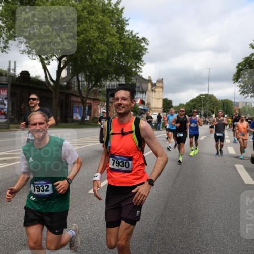 29.06.2025 - hella hamburg halbmarathon Yannick Fuchs http://msf.ph/oto/8205794 29.06.2025 10:44:53 20KM 1461, 1466, 1750, 1817, 2207, 2540, 2880, 3654, 4077, 4346, 4816, 5018, 5115, 6027, 6662, 6712, 6795, 7052, 7134, 7369, 7397, 7583, 7930, 7932, 8117, 8205, 8572, 8704, 8819, 9057, 11214, 11422, 12016, 12949, 13008, 13687, 13701, 13808, 13875, 14034, 14125, 14626, 15362, 15395, 15720, 16285, 16291, 17129, 17179, 17221, 17384, 18006, 18182, 18394, 18413, 18489 meine-sportfotos.de