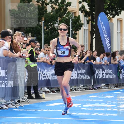 29.06.2025 - hella hamburg halbmarathon Strokosch-Dieckow http://msf.ph/oto/8205797 29.06.2025 10:16:10 Ziel 50, 11409 meine-sportfotos.de