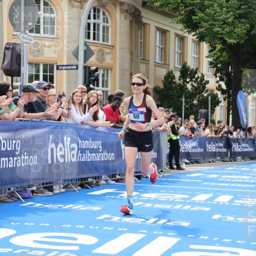 29.06.2025 - hella hamburg halbmarathon Strokosch-Dieckow http://msf.ph/oto/8205832 29.06.2025 10:16:11 Ziel 50, 11409 meine-sportfotos.de