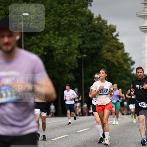 29.06.2025 - hella hamburg halbmarathon Dr. Thomas Lammeyer http://msf.ph/oto/8205892 29.06.2025 10:12:03 Kennedybrücke 1079, 1173, 1427, 1893, 2032, 2136, 3328, 3922, 3929, 4228, 5347, 5899, 6100, 7019, 7476, 7760, 9338 meine-sportfotos.de